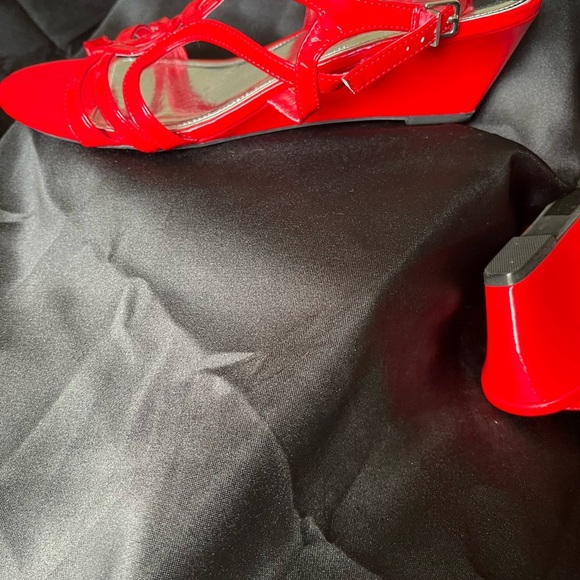 IT’S OK~RED SLING-BACK~WEDGE~12 - Picture 8 of 9